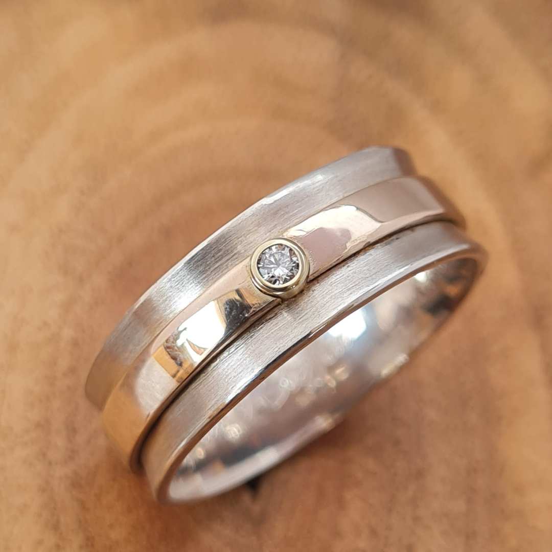 Trauringumarbeitung-Ring-Silber-Gold-Brillant